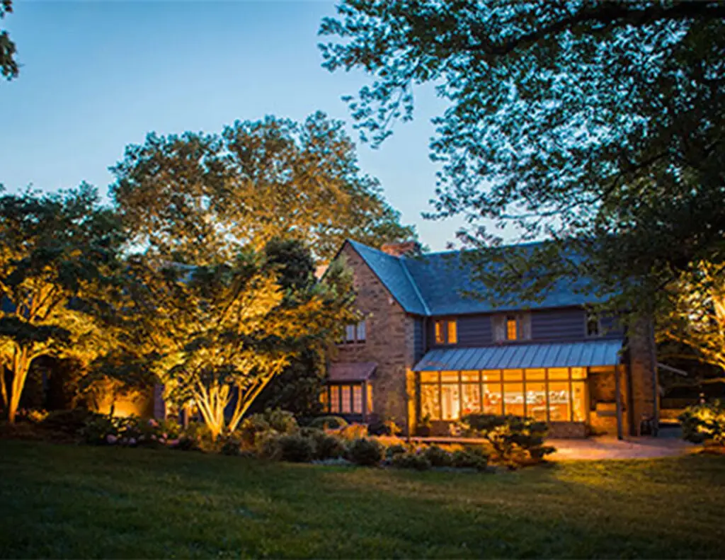 Professional landscape lighting installation on residential home at night Toronto | Phaze-In Electric Ltd.