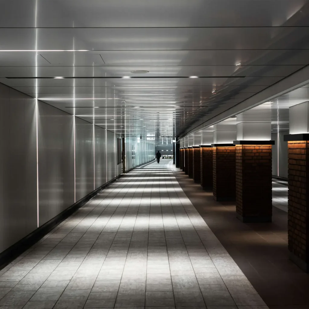 1_0006_Hotel Hallway